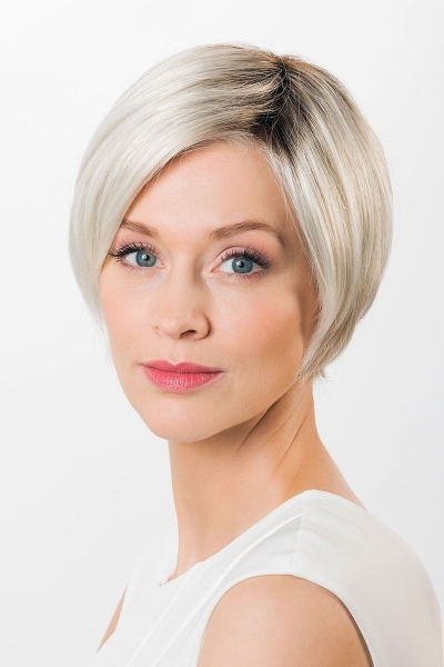 Peruka syntetyczna baleyage w odcieniach blond